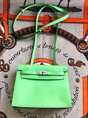 Hermès Kelly Danse Swift Apple Green Silver Buckle 22cm - 5