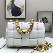 Bottega Veneta Gold Chain Cassette Chalk 44048 26cm - 1