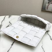Bottega Veneta Gold Chain Cassette Chalk 44048 26cm - 6