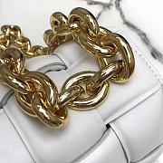 Bottega Veneta Gold Chain Cassette Chalk 44048 26cm - 4