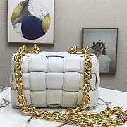 Bottega Veneta Gold Chain Cassette Chalk 44048 26cm - 3