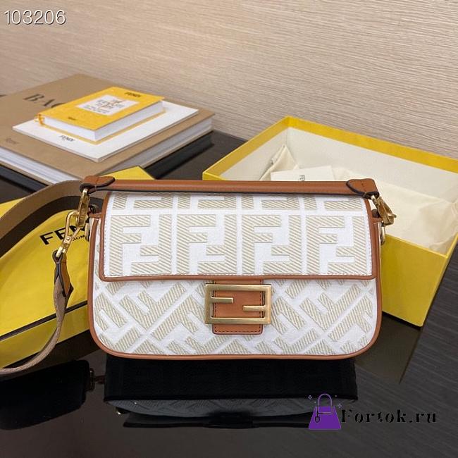 Fendi Baguette Embroidered Canvas White 980880 26cm - 1
