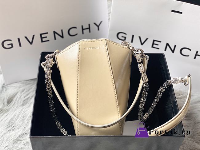 Givenchy Antigona Lock G-shaped Lambskin Beige 20cm - 1