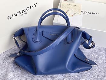 Givenchy Medium Antigona Soft Blue ZP17500 45cm