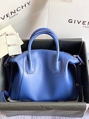 Givenchy Trumpet Antigona Soft Blue ZP17500 35cm - 4