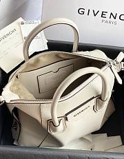 Givenchy Trumpet Antigona Soft Beige ZP17500 35cm - 2