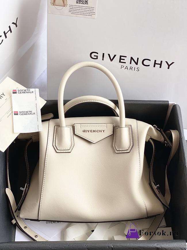 Givenchy Trumpet Antigona Soft Beige ZP17500 35cm - 1