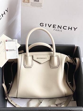 Givenchy Trumpet Antigona Soft Beige ZP17500 35cm