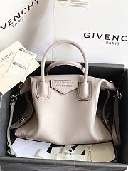 Givenchy Trumpet Antigona Soft Elephant Gray ZP17500 35cm - 1