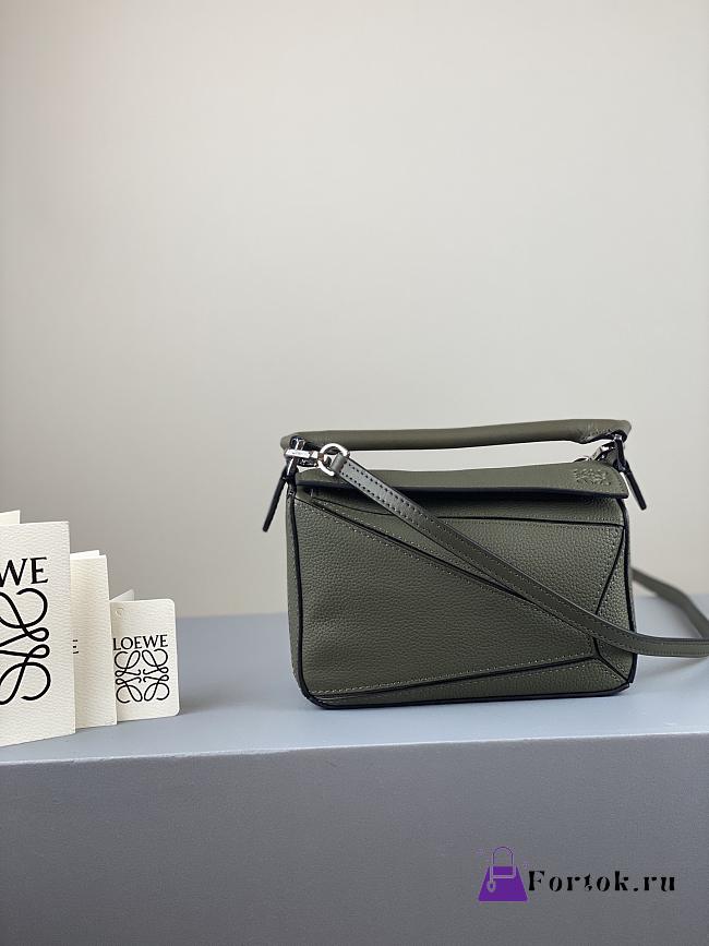 LOEWE Mini Puzzle bag in classic calfskin forest green 32230U 18x12.5x8cm  - 1