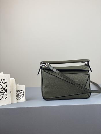 LOEWE Mini Puzzle bag in classic calfskin forest green 32230U 18x12.5x8cm 