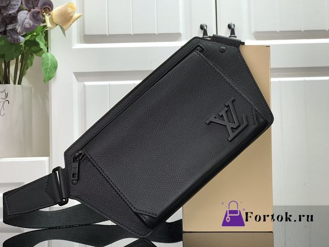 Louis Vuitton Aerogram Black M57081 30cm - 1