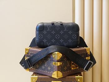 Louis Vuitton Horizon Clutch Monogram Eclipse Canvas M45579 21cm