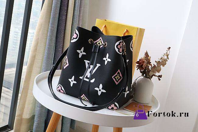 Louis Vuitton Neonoe Wild at Heart Black M44679 26cm - 1