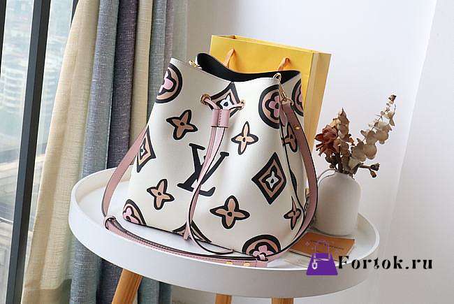 Louis Vuitton Neonoe Wild at Heart 26 White M44679 - 1