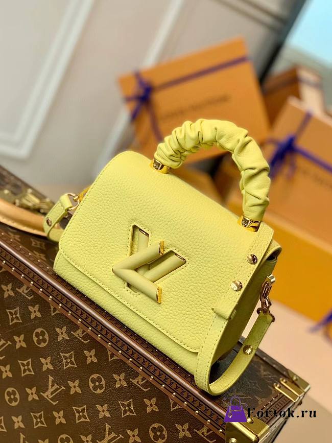 Louis Vuitton Small Twist Yellow M58571 18cm - 1