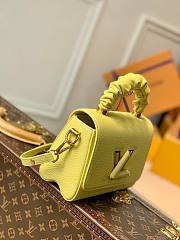 Louis Vuitton Small Twist Yellow M58571 18cm - 4