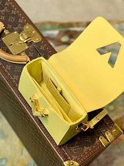 Louis Vuitton Small Twist Yellow M58571 18cm - 5