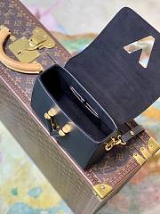 Louis Vuitton Small Twist Black M58688 18cm - 6