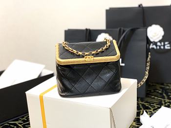 Chanel Lambskin Kiss-Lock Bag AS1886 22 cm