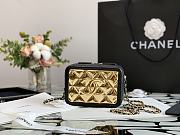 Chanel Small Gold Vanity Case in Lambskin Black 15x11x6.5 cm - 1