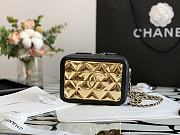 Chanel Small Gold Vanity Case in Lambskin Black 15x11x6.5 cm - 2