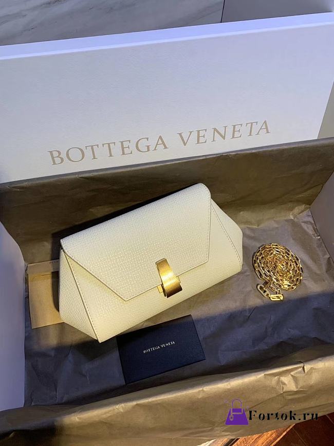 Bottega Veneta Mini Angle In White 19x13x8cm - 1