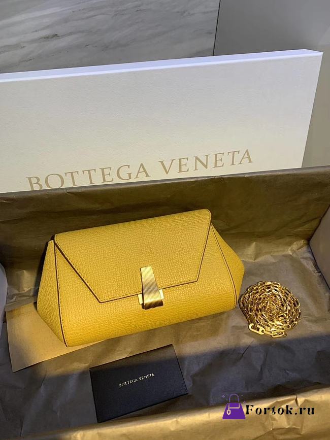 Bottega Veneta Mini Angle In Mustard Yellow 19x13x8cm - 1
