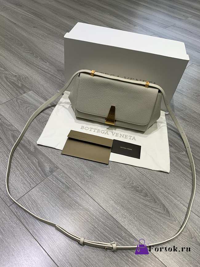 Bottega Veneta BV Angle Bag In White 576143 20x43x16cm - 1