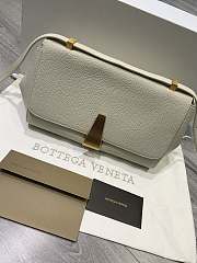 Bottega Veneta BV Angle Bag In White 576143 20x43x16cm - 2