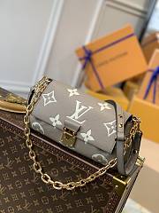 Louis Vuitton Favorite Beige M45836 24x14x9cm - 1