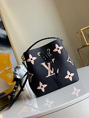 Louis Vuitton Crafty NeoNoe MM Black/Beige M45497 26x26x17.5cm - 3