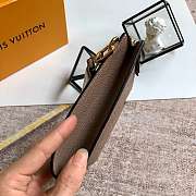 Louis Vuitton Pochette Melanie MM Beige M68705 23x16x2cm - 5
