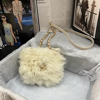 Chanel Mini Flap Bag Shearling Lambskin White AS2885 15×11×4.5cm