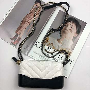 Chanel Gabrielle Clutch White/Black A94505 18x6x11cm