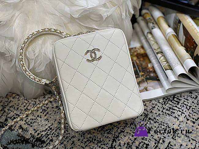 Chanel Vertical Camera Bag White AS1753 17.5x14x7cm - 1