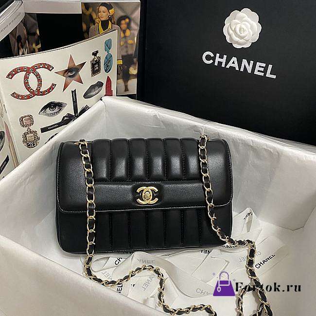 Chanel 1992 Vertical Quilt CC Shoulder Bag Black AS1499 23x14x7cm - 1