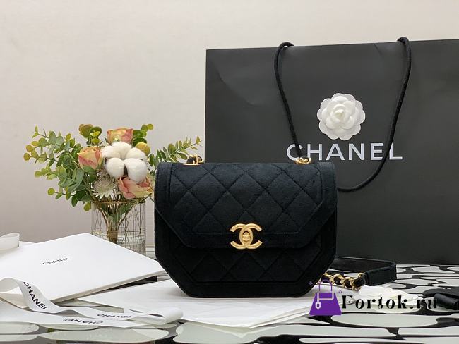 Chanel Mini Flap Bag Velvet & Gold-Tone Metal Black AS2597 19x15x6cm - 1