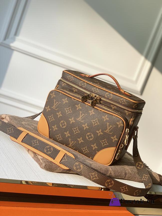 Louis Vuitton Camera Bag Monogram Canvas Brown M44937 22.5x19x13.5cm - 1