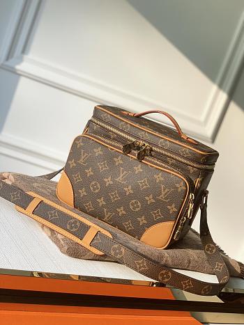 Louis Vuitton Camera Bag Monogram Canvas Brown M44937 22.5x19x13.5cm