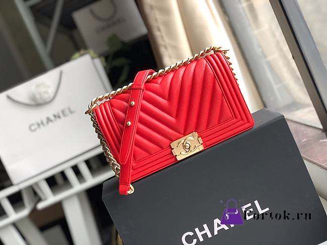 Chanel Medium Old Metallic Chevron Quilted Boy Flap Bag Grained Leather Red A67086 25×15×7.5cm - 1
