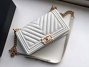Chanel Medium Old Metallic Chevron Quilted Boy Flap Bag Grained Leather White A67086 25×15×7.5cm - 2