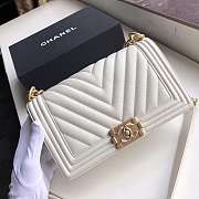Chanel Medium Old Metallic Chevron Quilted Boy Flap Bag Grained Leather White A67086 25×15×7.5cm - 4