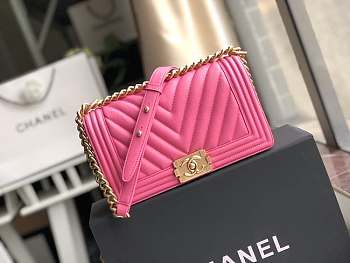 Chanel Medium Old Metallic Chevron Quilted Boy Flap Bag Grained Leather Pink A67086 25×15×7.5cm