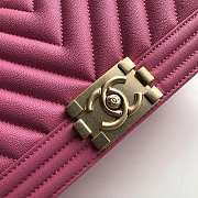 Chanel Medium Old Metallic Chevron Quilted Boy Flap Bag Grained Leather Pink A67086 25×15×7.5cm - 4