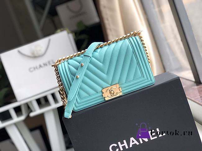 Chanel Medium Old Metallic Chevron Quilted Boy Flap Bag Grained Leather Pastel Blue A67086 25×15×7.5cm - 1