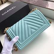 Chanel Medium Old Metallic Chevron Quilted Boy Flap Bag Grained Leather Pastel Blue A67086 25×15×7.5cm - 4