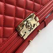 Chanel Medium Old Classic Boy Bag Lambskin Red A67086 25 cm - 2