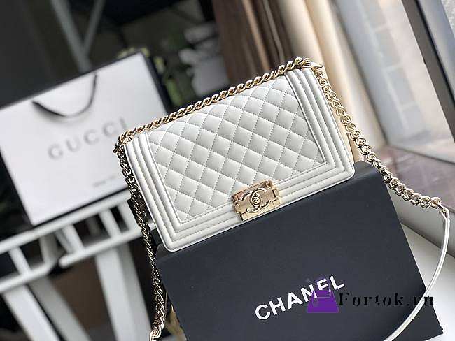 Chanel Medium Old Classic Boy Bag Lambskin White A67086 25 cm - 1