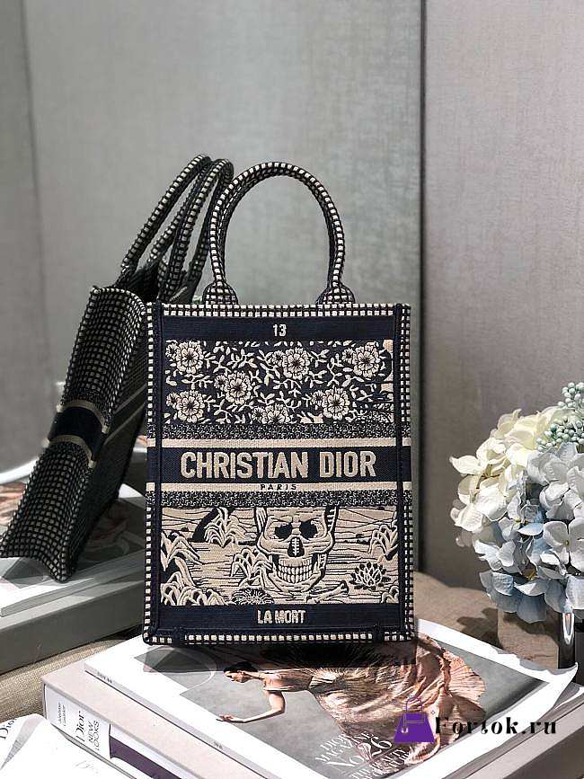 Dior Vertical Book Tote Embroidery 01 20x26x10cm - 1
